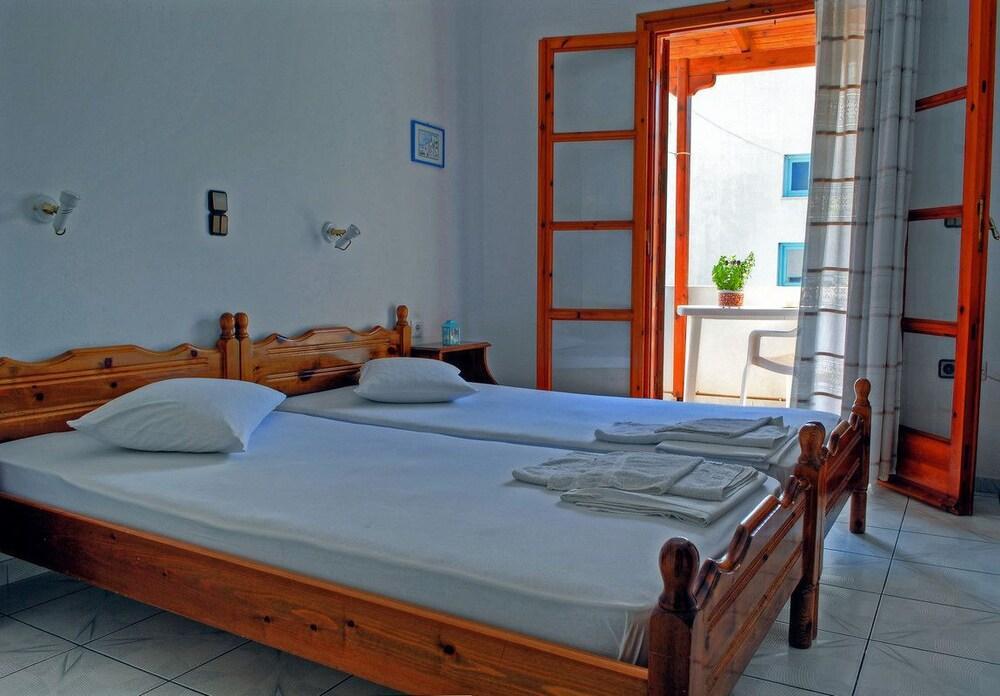 Kapetanos Rooms Naxos City Exterior photo