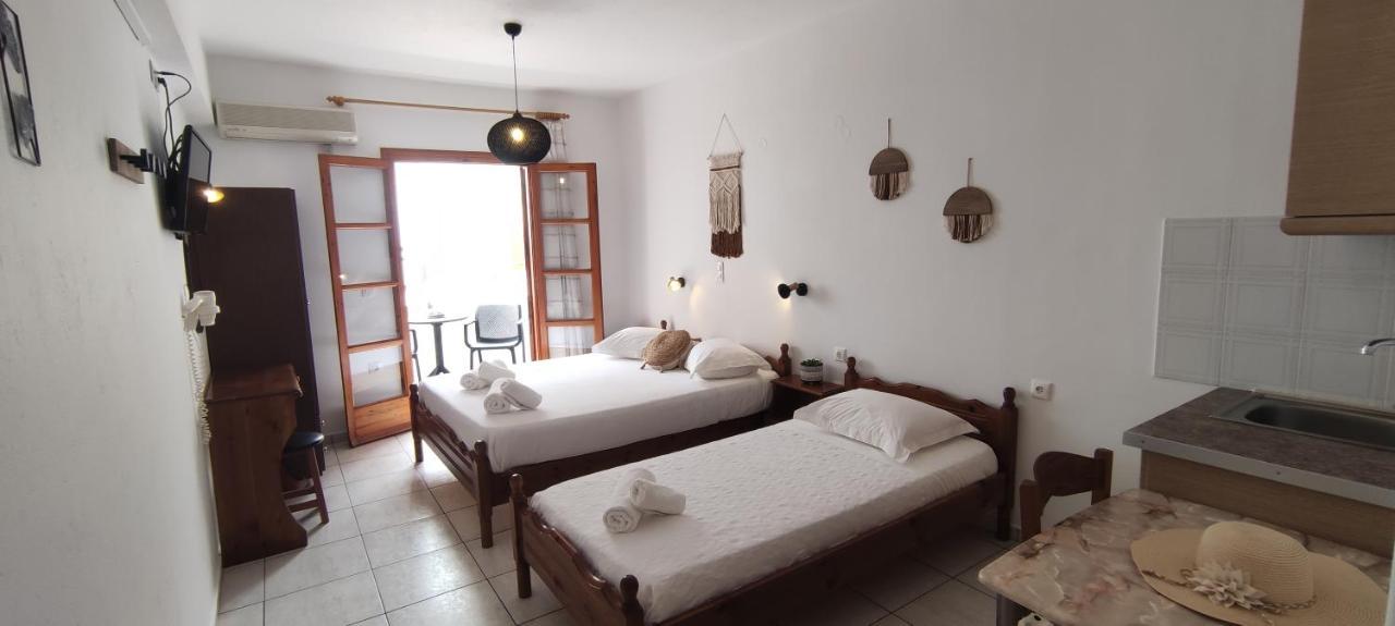 Kapetanos Rooms Naxos City Exterior photo