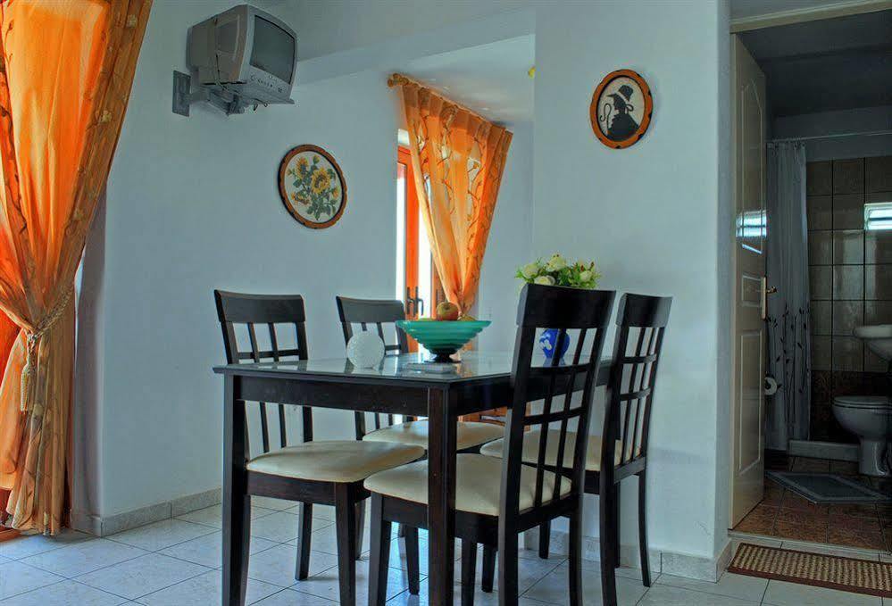 Kapetanos Rooms Naxos City Exterior photo