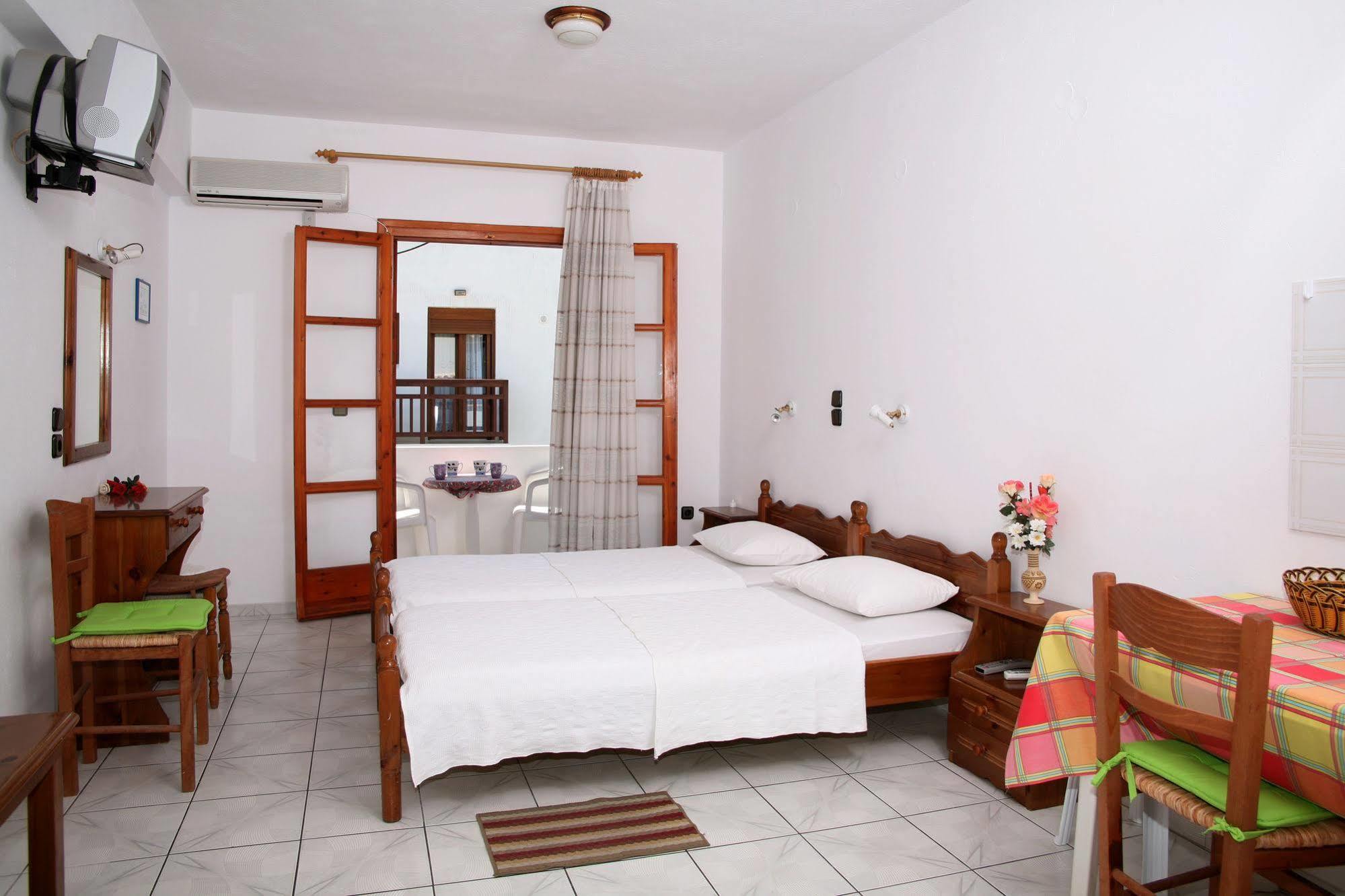 Kapetanos Rooms Naxos City Exterior photo