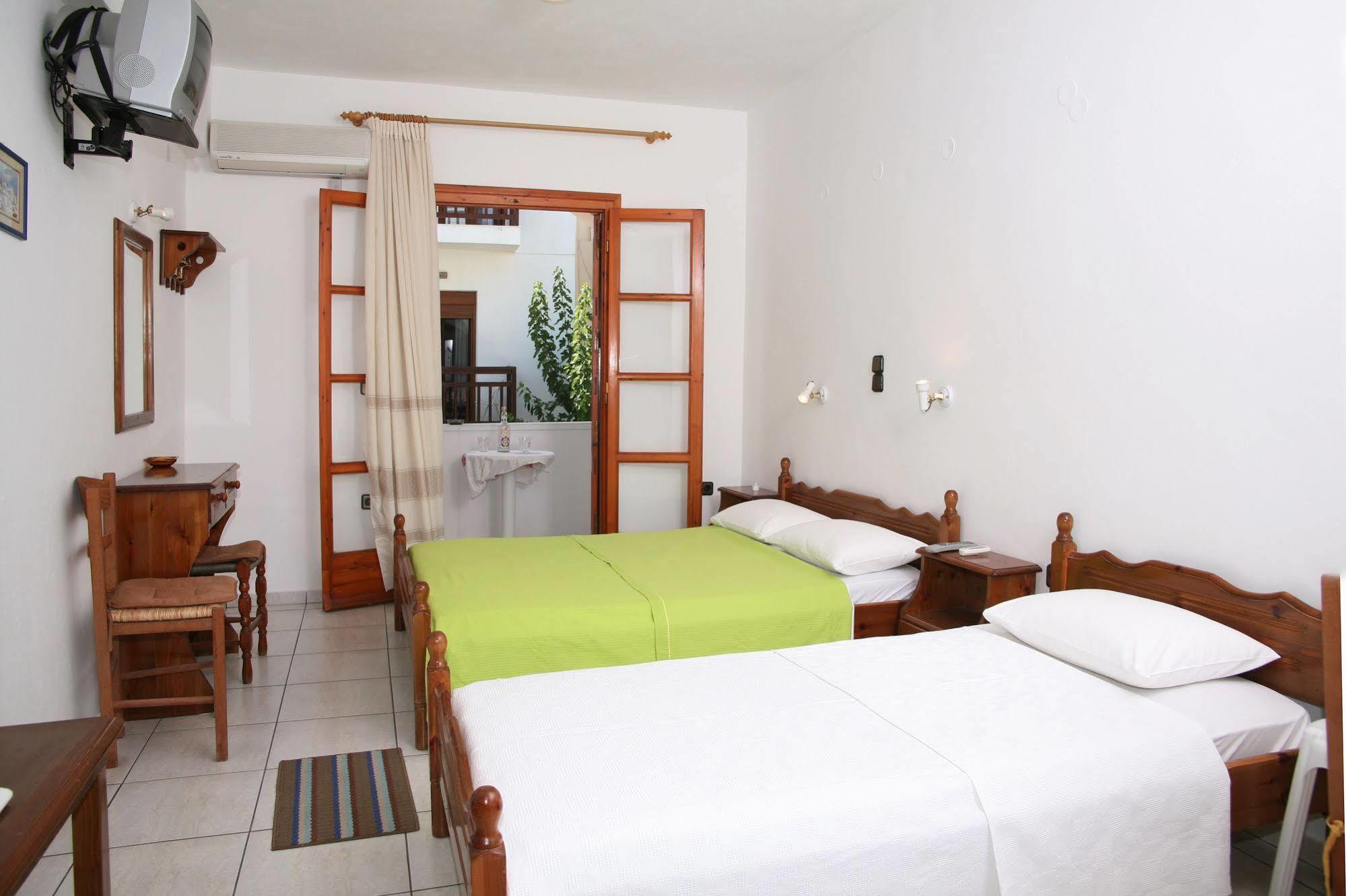 Kapetanos Rooms Naxos City Exterior photo