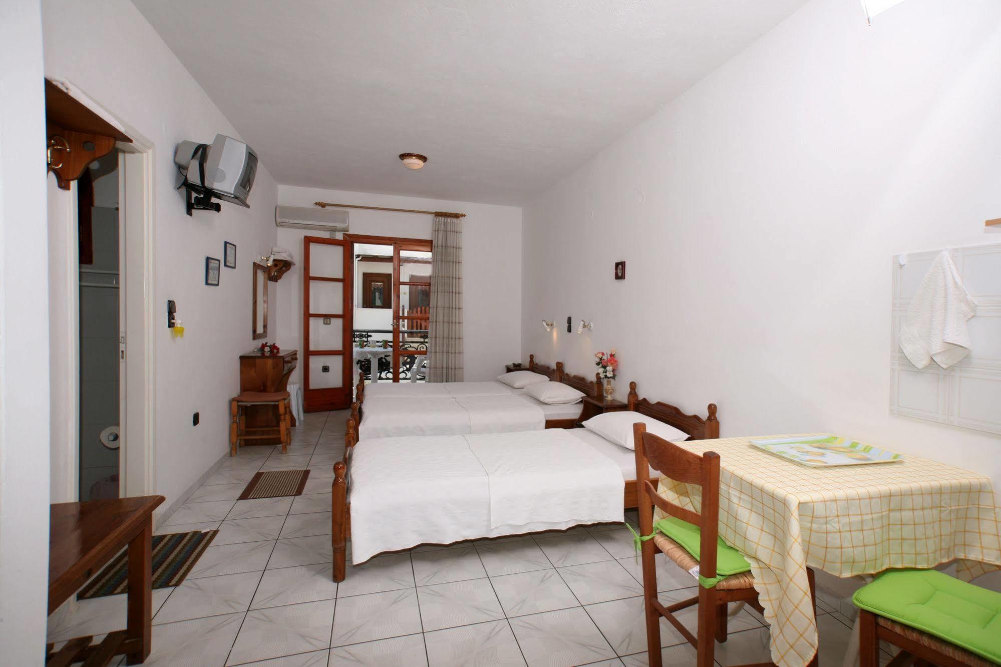 Kapetanos Rooms Naxos City Exterior photo
