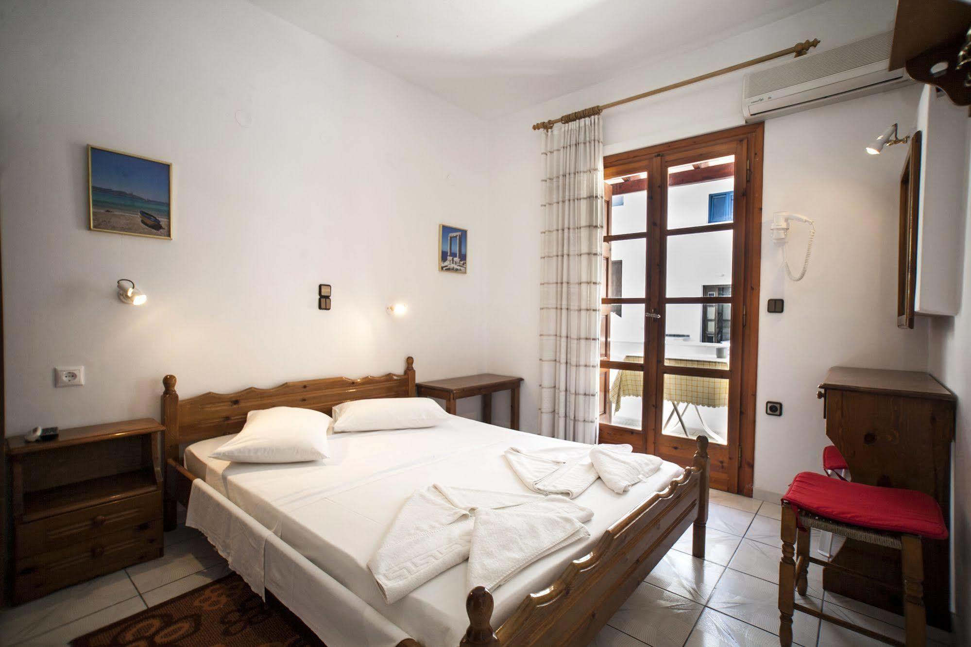 Kapetanos Rooms Naxos City Exterior photo